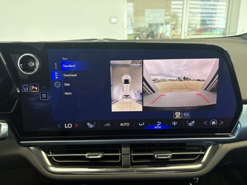 New 2026 Chevrolet Equinox EV LT w/ LPO, Blackout Package AWD/4WD image 19