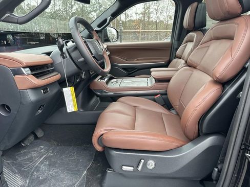 New 2026 Lincoln Navigator Reserve image 9