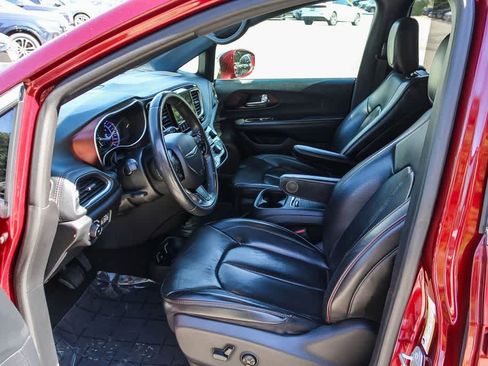 Used 2020 Chrysler Pacifica Limited image 18