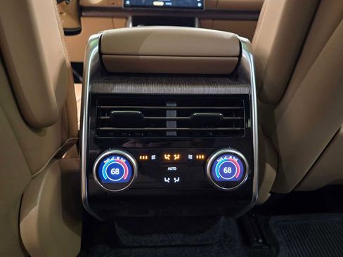 Used 2023 Land Rover Range Rover SE AWD/4WD image 32