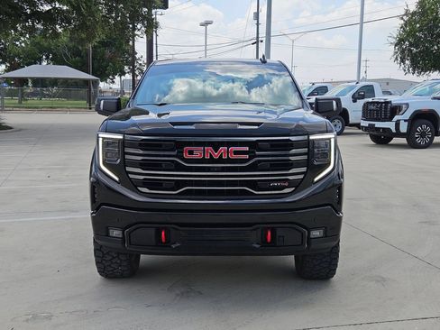 Used 2025 GMC Sierra 1500 AT4 w/ AT4 Premium Package AWD/4WD image 8