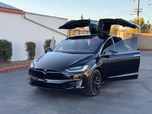 Used 2018 Tesla Model X 75D image 28