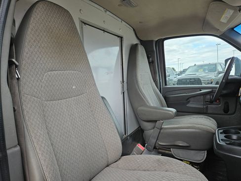 Used 2015 Chevrolet Express 3500 Extended image 26