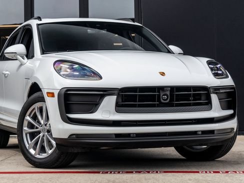 New 2026 Porsche Macan AWD/4WD image 9