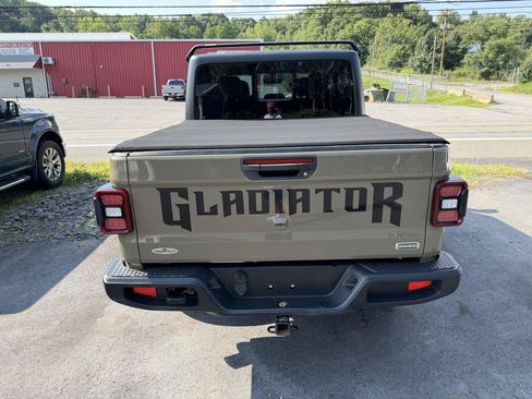 Used 2020 Jeep Gladiator Overland AWD/4WD image 6
