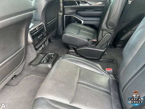 Certified 2022 Jeep Wagoneer Series III w/ Premium Group I AWD/4WD image 17