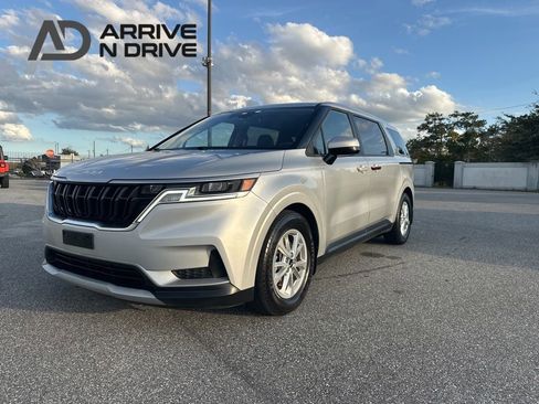 Used 2022 Kia Carnival LX image 1