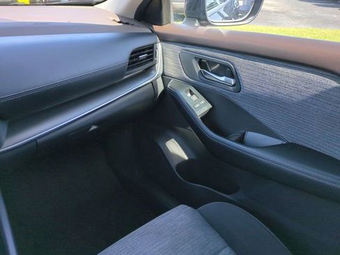 Certified 2023 Nissan Rogue SV FWD image 18
