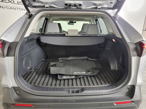 Used 2019 Toyota RAV4 XLE Premium image 42