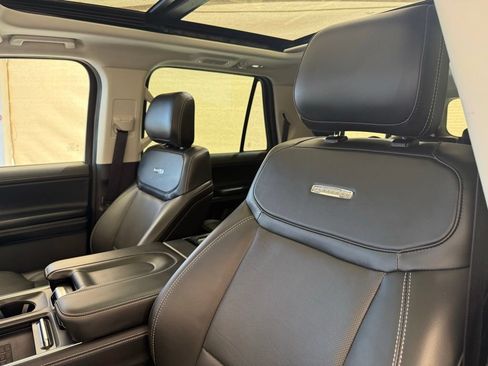 Used 2025 Ford Expedition Max Platinum AWD/4WD image 36