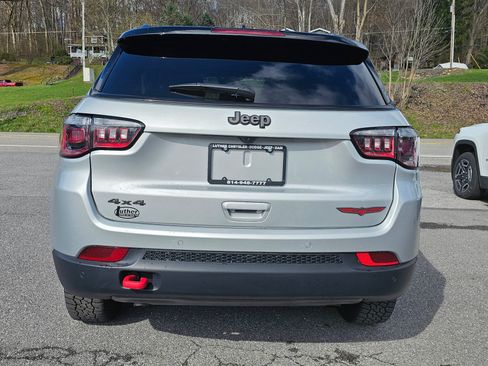 Used 2025 Jeep Compass Trailhawk AWD/4WD image 14