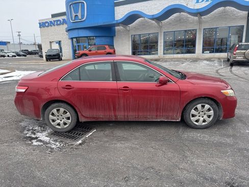 Used 2011 Toyota Camry LE image 8