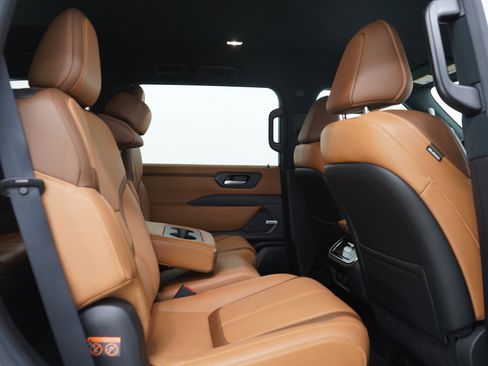 Certified 2025 Nissan Armada SL AWD/4WD image 12