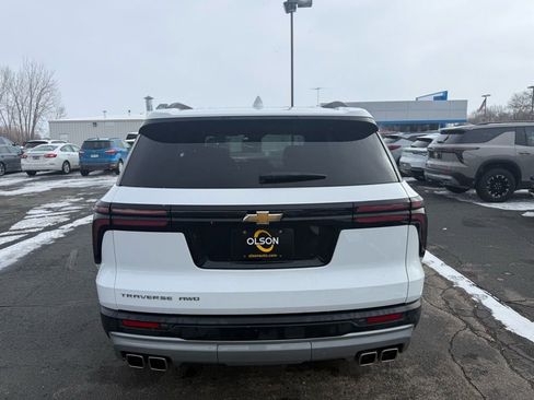 Used 2025 Chevrolet Traverse LT w/ Sun and Wheel Package image 4