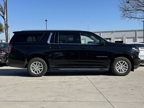 Used 2024 Chevrolet Suburban LT RWD image 3
