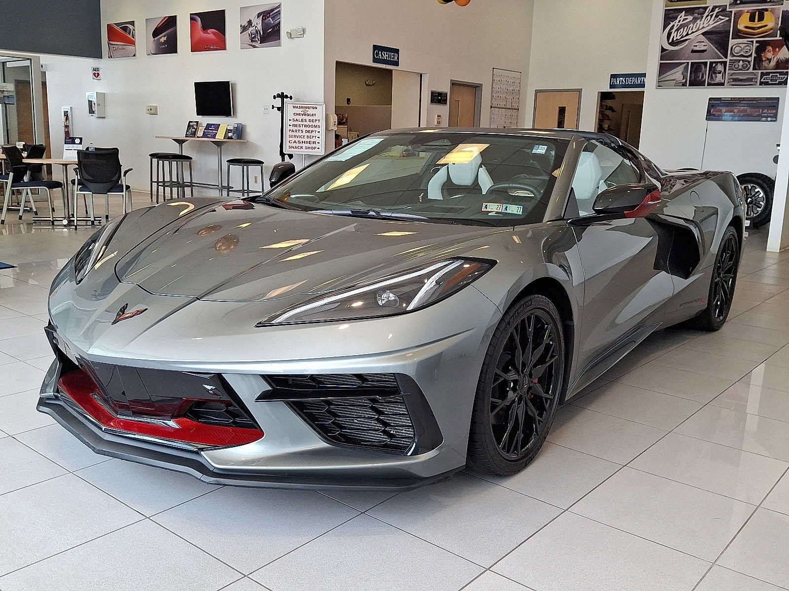Used 2024 Chevrolet Corvette Stingray Preferred Cpe w/ Battery Protection Package RWD image 3