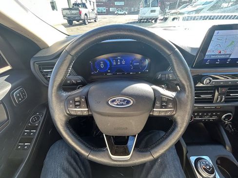 Used 2020 Ford Escape Titanium image 14