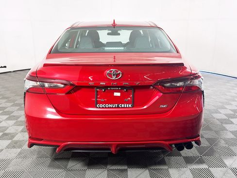 Used 2024 Toyota Camry SE FWD image 4