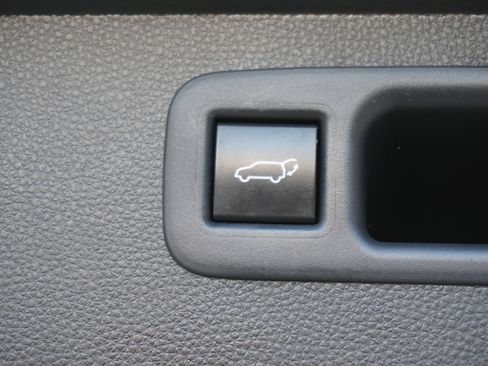 Used 2021 Toyota Highlander Limited image 32