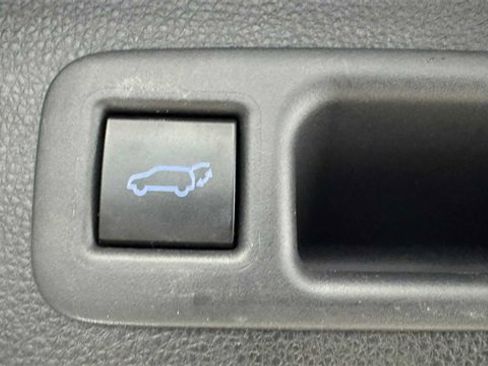 Used 2020 Toyota Highlander XLE image 33