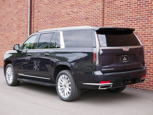 Certified 2024 Cadillac Escalade ESV Luxury AWD/4WD image 3