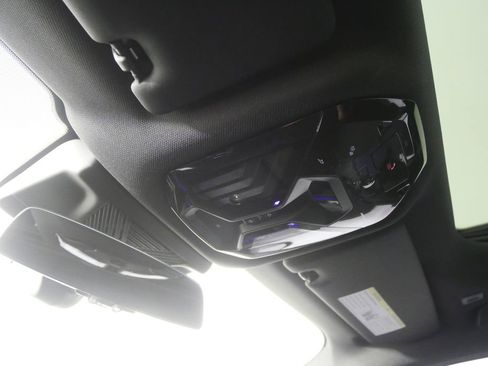 Used 2025 BMW i5 eDrive40i w/ M Sport Package image 23