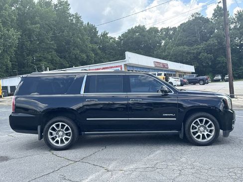Used 2017 GMC Yukon XL Denali w/ Enhanced Security Package AWD/4WD image 8