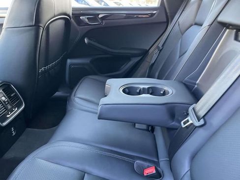 Certified 2025 Porsche Macan image 14
