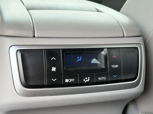 Used 2015 Toyota Highlander XLE FWD image 20