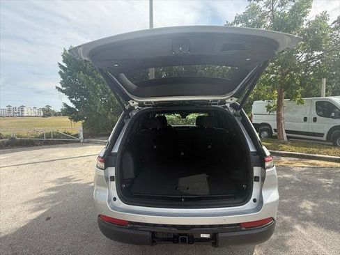 Certified 2025 Jeep Grand Cherokee Limited w/ Black Appearance Package RWD image 38