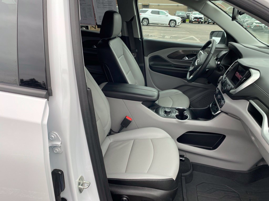 Used 2023 GMC Terrain SLT w/ Infotainment Package II AWD/4WD image 10