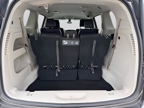 Used 2017 Chrysler Pacifica Touring-L Plus FWD image 25