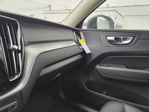 New 2025 Volvo XC60 B5 Core w/ Protection Package Premier image 29