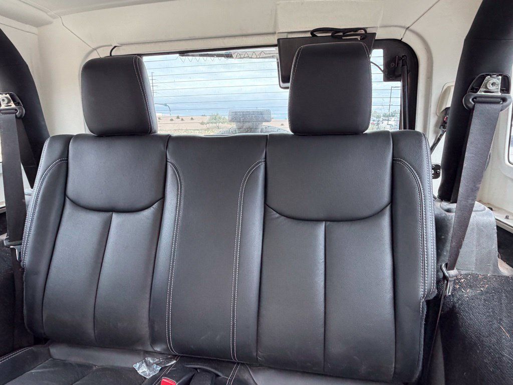 Used 2017 Jeep Wrangler Rubicon AWD/4WD image 8