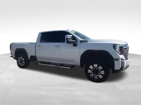 Used 2024 GMC Sierra 2500 Denali w/ Denali Reserve Package AWD/4WD image 2