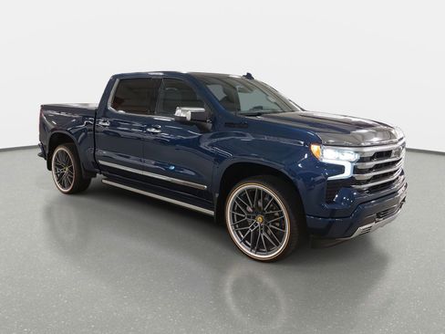 Used 2022 Chevrolet Silverado 1500 High Country w/ High Country Premium Package image 3