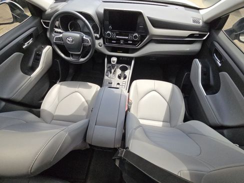 Used 2023 Toyota Highlander XLE FWD image 14