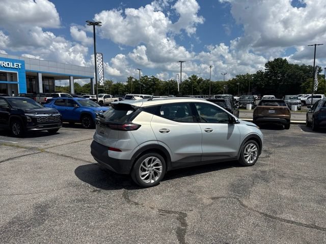 Used 2023 Chevrolet Bolt EUV LT w/ Comfort Package FWD image 4