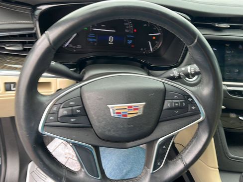Used 2017 Cadillac XT5 FWD image 10