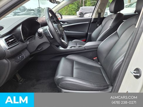 Used 2025 Genesis G70 2.5T RWD image 3