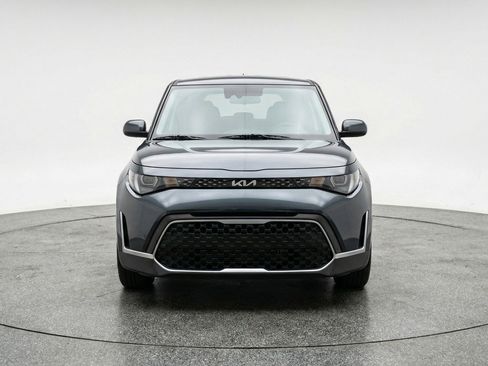 Used 2025 Kia Soul LX w/ LX Technology Package FWD image 2