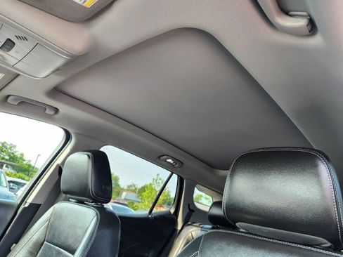Used 2023 GMC Terrain SLT w/ LPO, Floor Liner Package AWD/4WD image 18