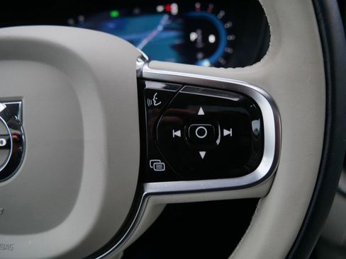 Certified 2023 Volvo XC60 B6 Ultimate w/ Climate Package image 25