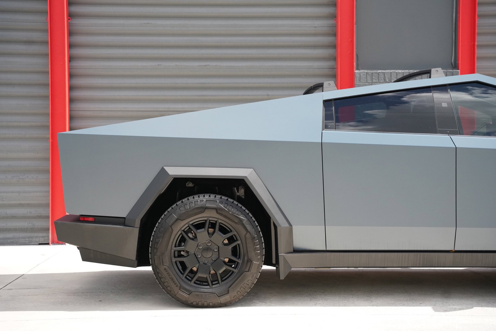 Used 2024 Tesla Cybertruck AWD Crew Cab image 9