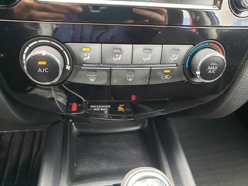 Used 2018 Nissan Rogue S AWD/4WD image 19