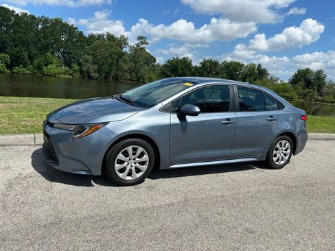 Used 2024 Toyota Corolla LE FWD image 2