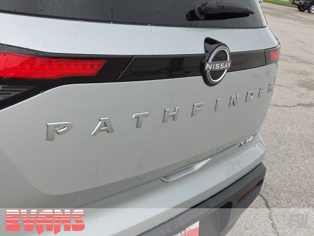 Used 2024 Nissan Pathfinder SV AWD/4WD image 4
