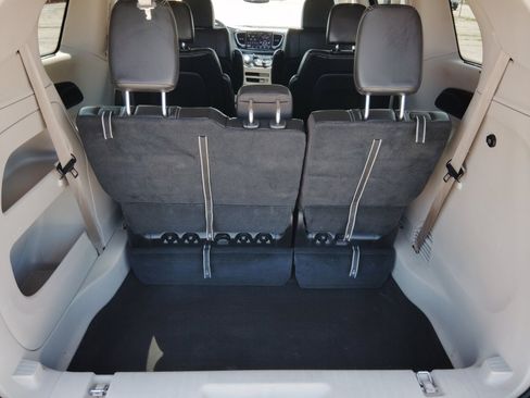 Used 2022 Chrysler Pacifica Touring-L FWD image 28