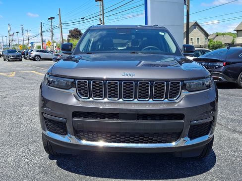 Used 2023 Jeep Grand Cherokee L Limited AWD/4WD image 2