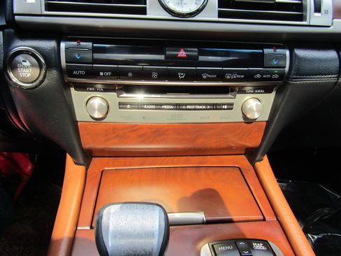 Used 2013 Lexus LS 460 AWD w/ Comfort Pkg image 34